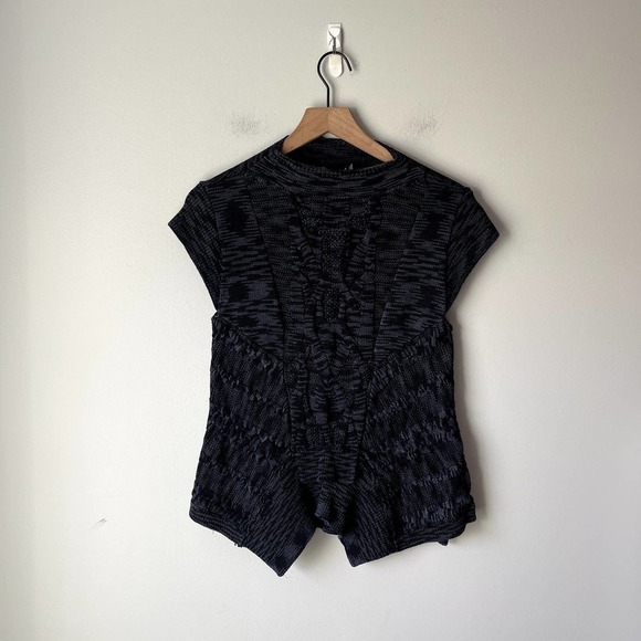 Karen Millen Black Gray Short Sleeve Sweater Size Small - Picture 1 of 4